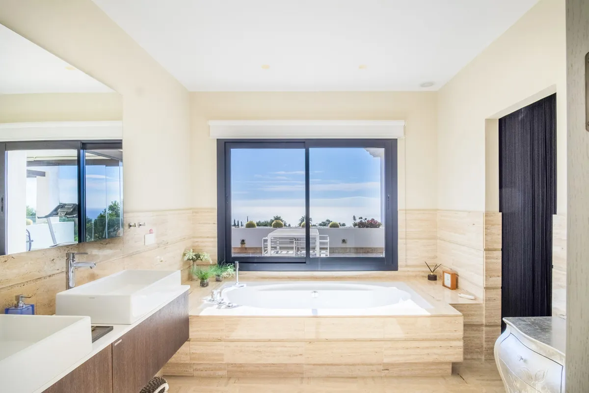 a7d11bc5-dcf7-46c9-950d-a6076084d52e