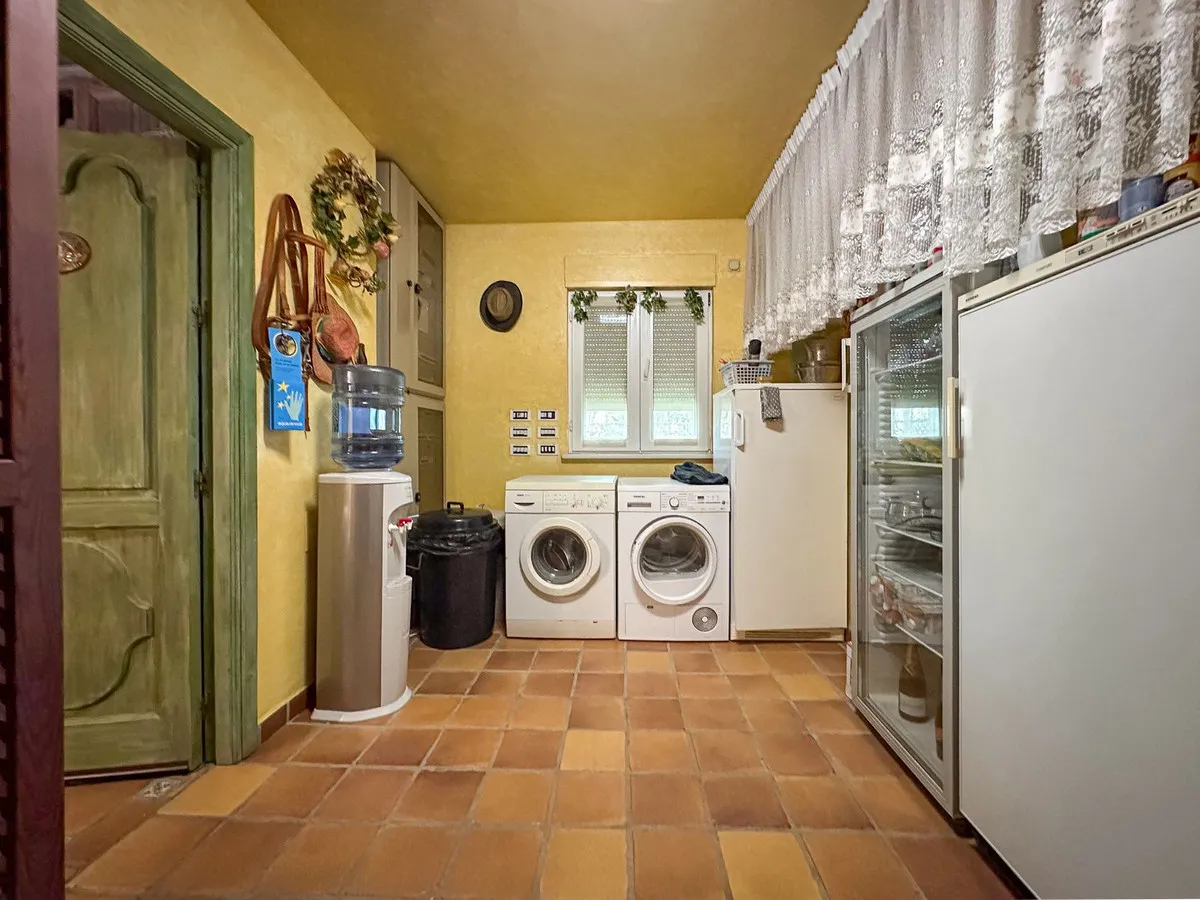 3775bccf-ebc7-4a23-8980-bd6400228e4a