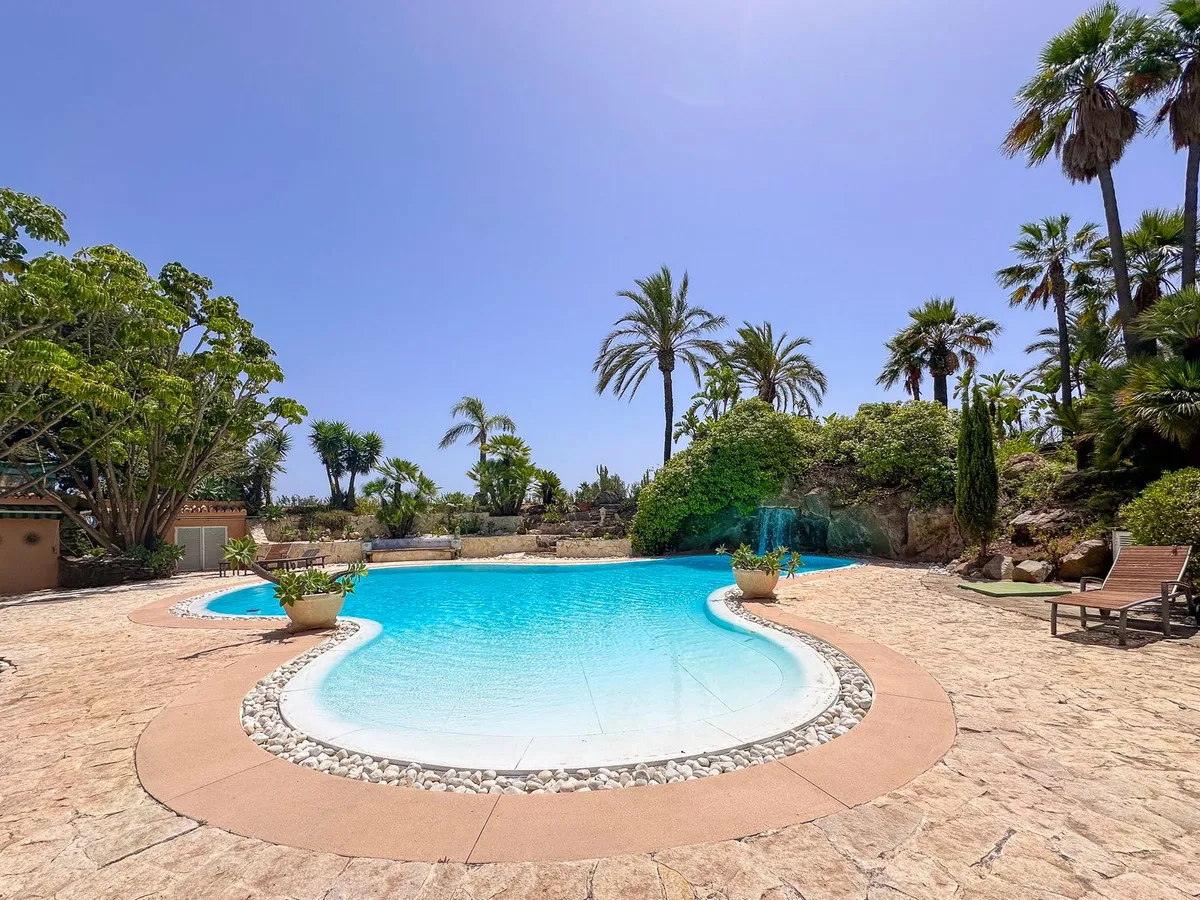 8d57141f-dfcb-4749-b495-b43c4c857f4b