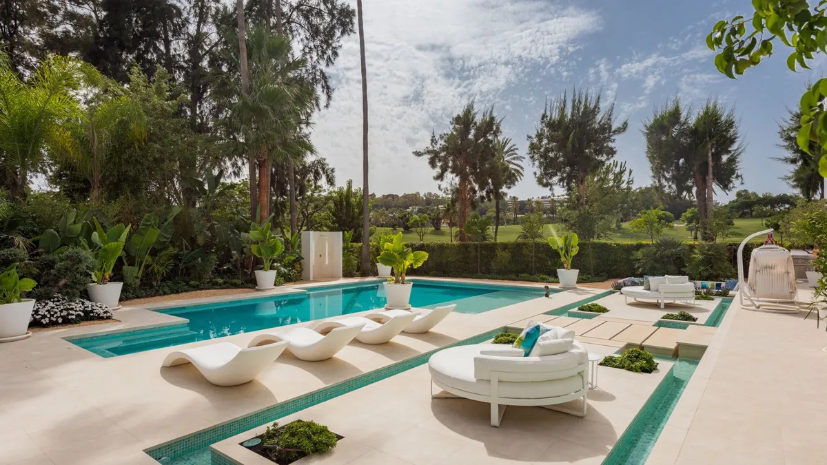 044daf00-9c8d-4514-8132-f5386103b87f