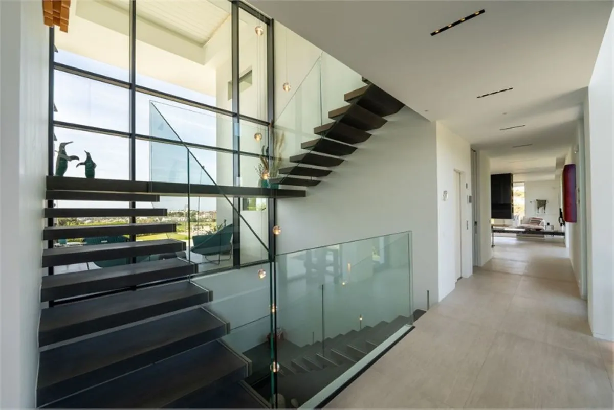 5f2ec950-bf49-4cd5-8b53-1c9b1338259b