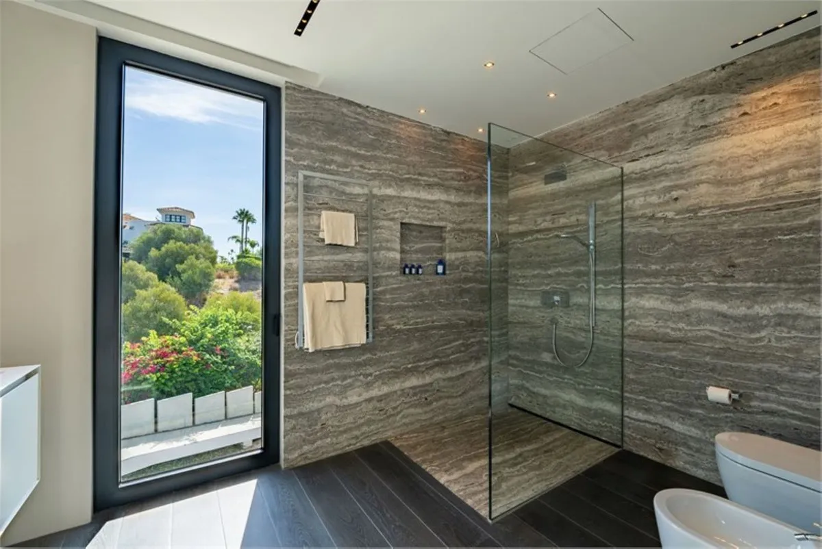 65053056-4b69-491e-9f56-5233eaf587fd