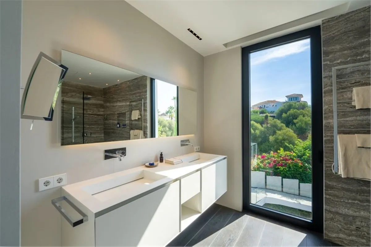 c0cb690f-7cd1-47fe-8de3-f7dde4f988f3