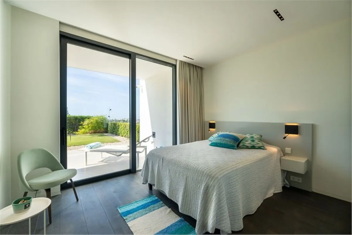 ffbddc93-b25f-42f3-98d4-1cad02e29f3e