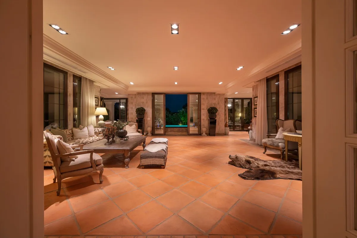 93ab73ca-7941-466e-bbe6-6102e14fea71