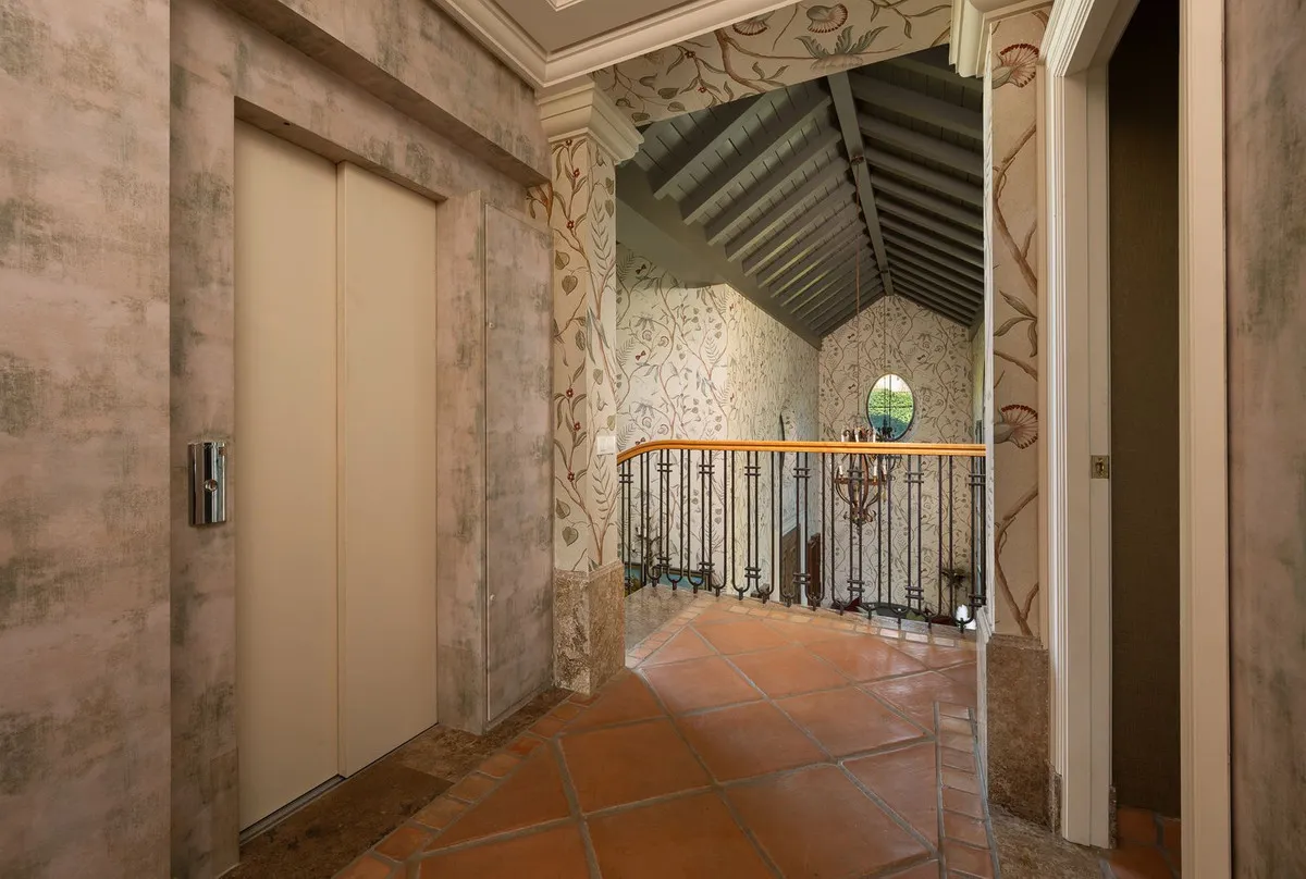 b8d427b2-abb7-4ebf-b934-5639f75e31e8