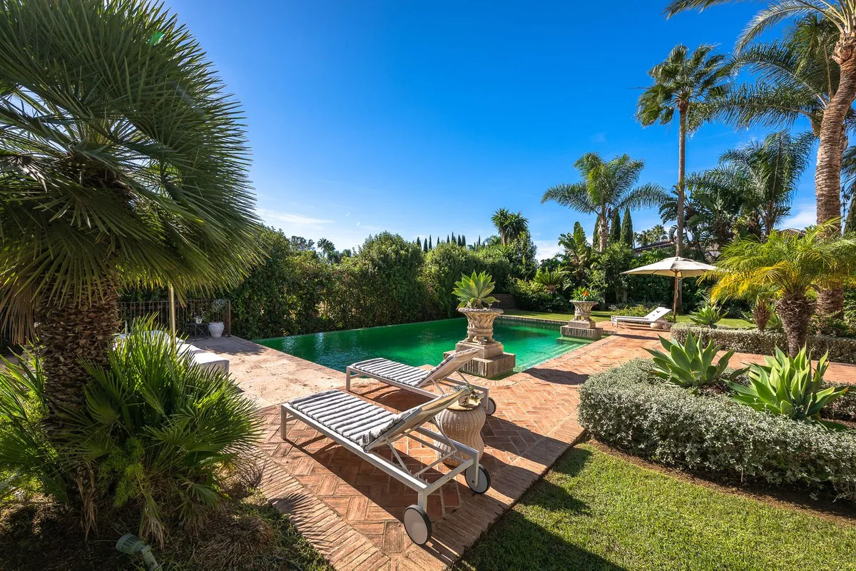 b8f55074-2fe5-4250-a3a8-6e0eb1c11f19