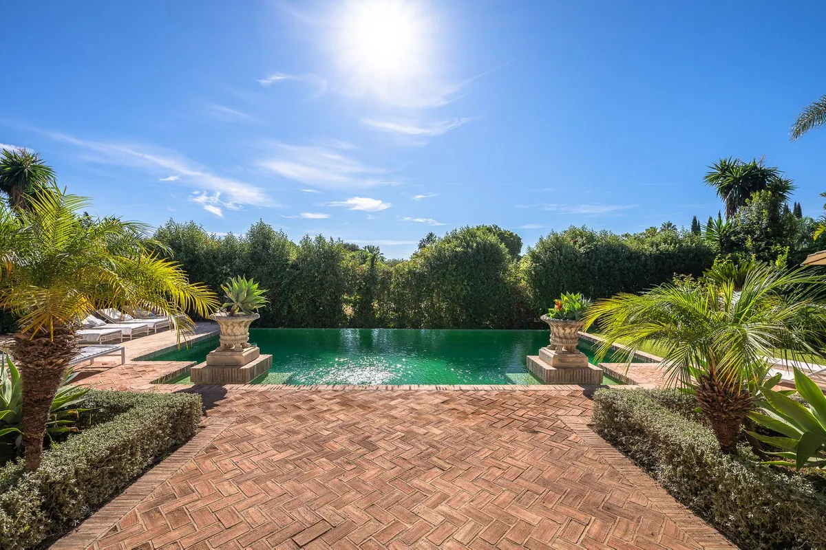 f73bb713-9271-4633-b5a9-bd2ffbc23f49