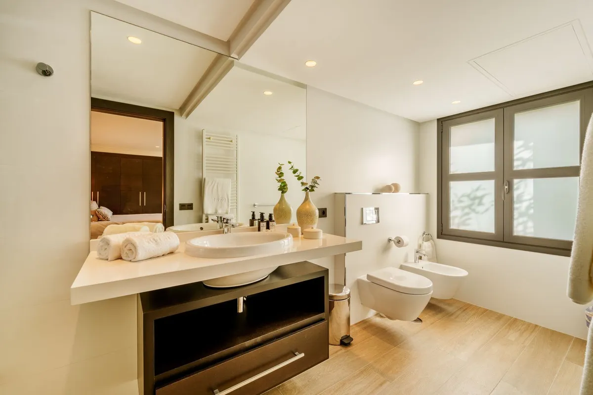 e12cdb18-3960-4a70-9482-1e14b30056c9