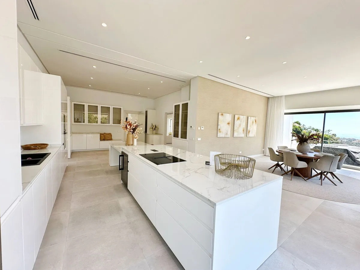 0733f98b-3184-4e9e-b9ec-8e682475eb8c