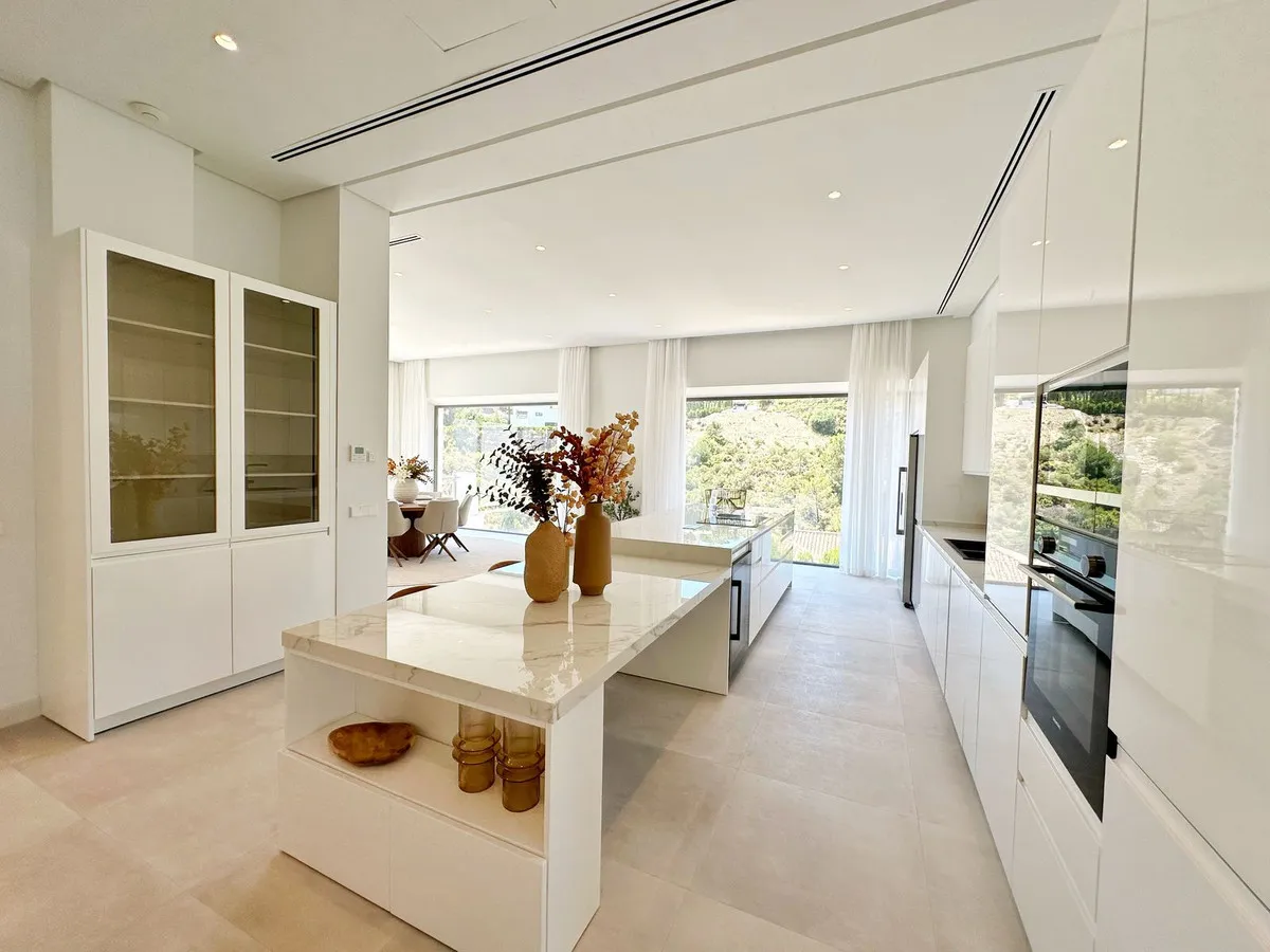 10bed3b4-bdd6-45eb-af03-df30ceb88681