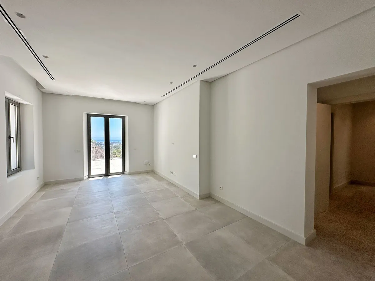 ee34d1e0-5dd1-4ed2-814e-8f945843463d