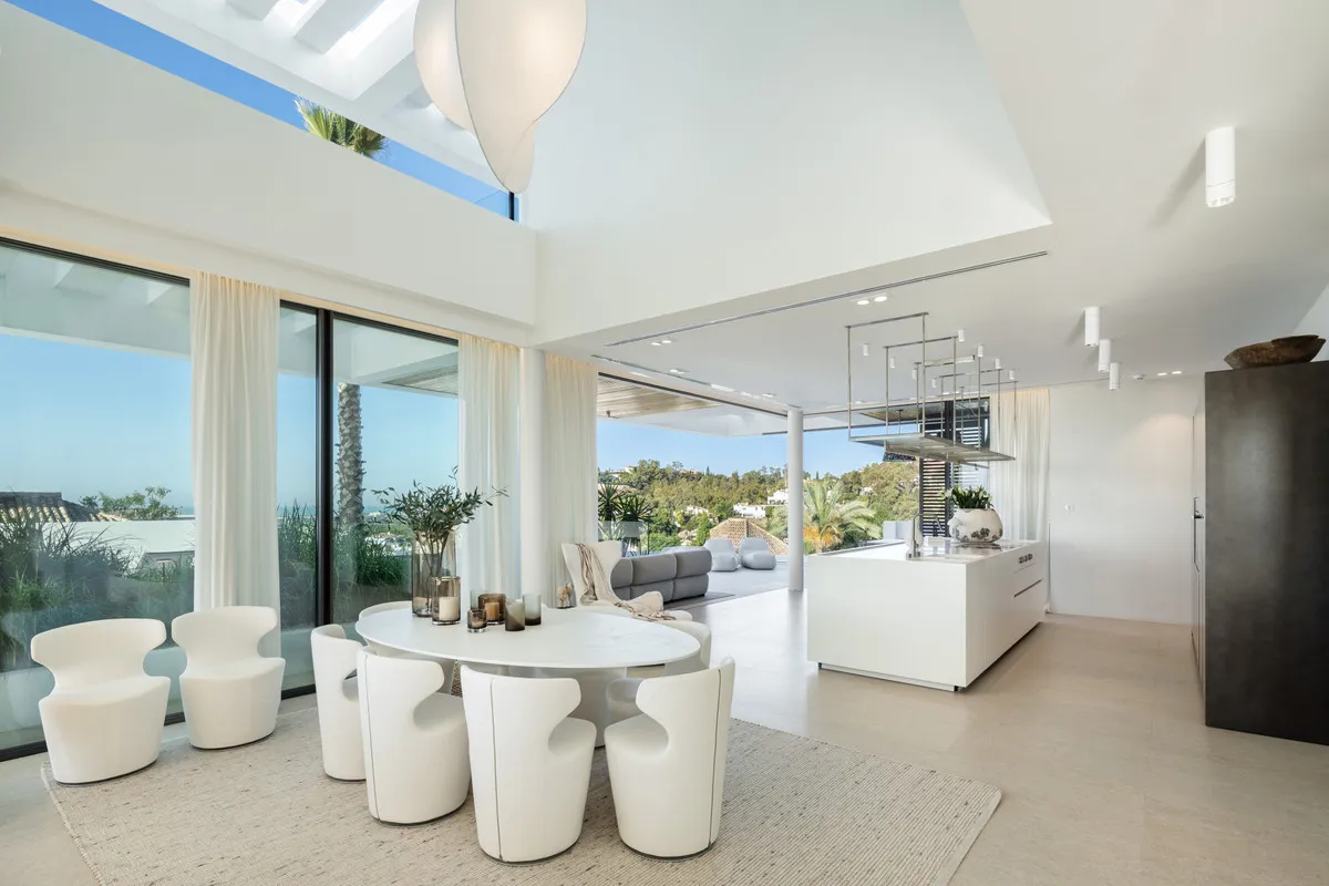 2e0244e8-9942-4113-b021-b81c7d6194fd