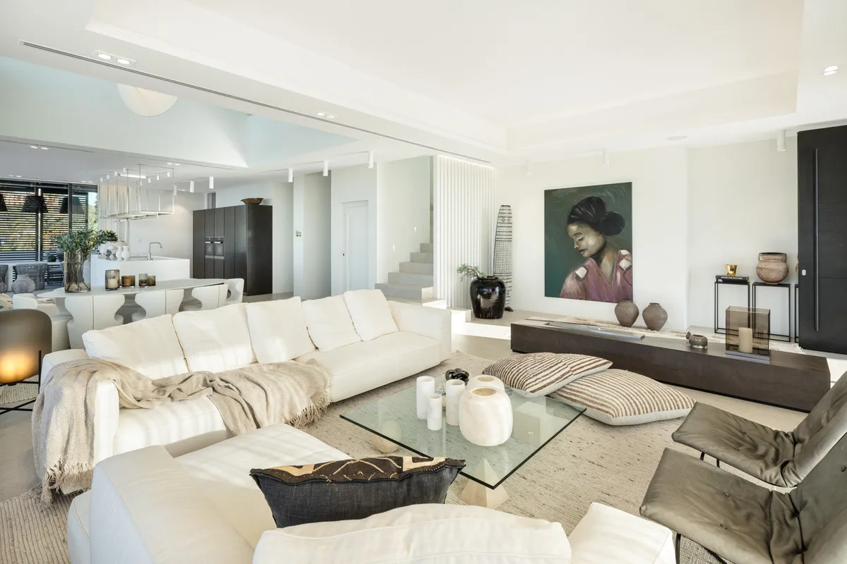 afd3f596-fb71-4b4b-9d95-56f99dff1953