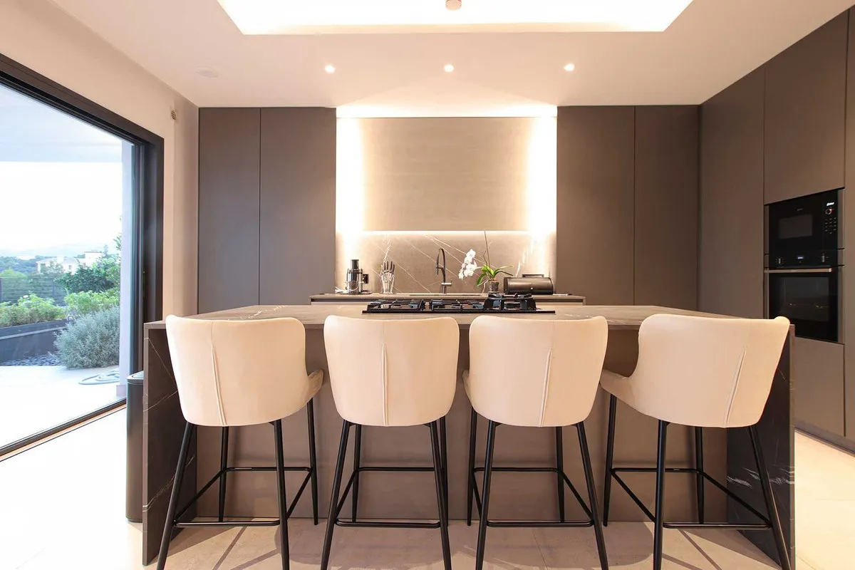 3c7ba7d2-2f77-4dff-81a2-ee67bf091f9e