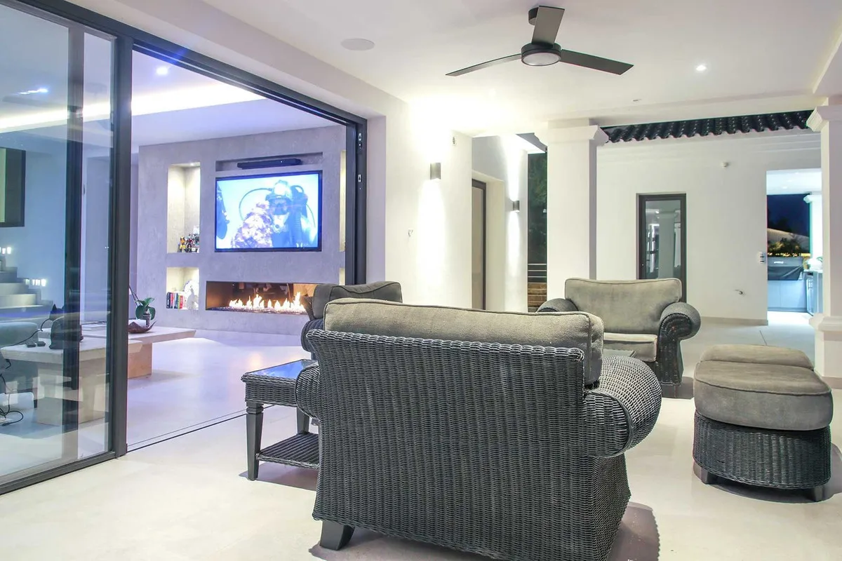 d6813065-3bcc-44a3-9ee6-c718a31c8d6e