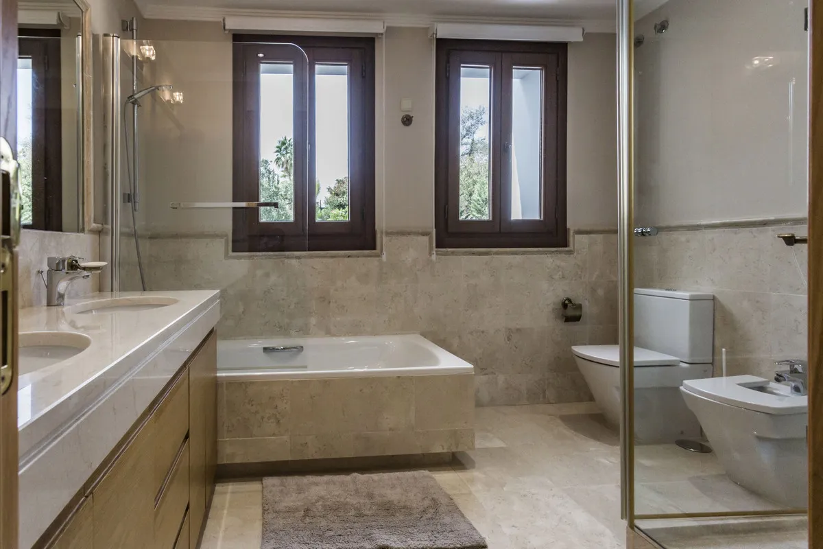 11866f99-3012-4141-a20f-25f25af54203