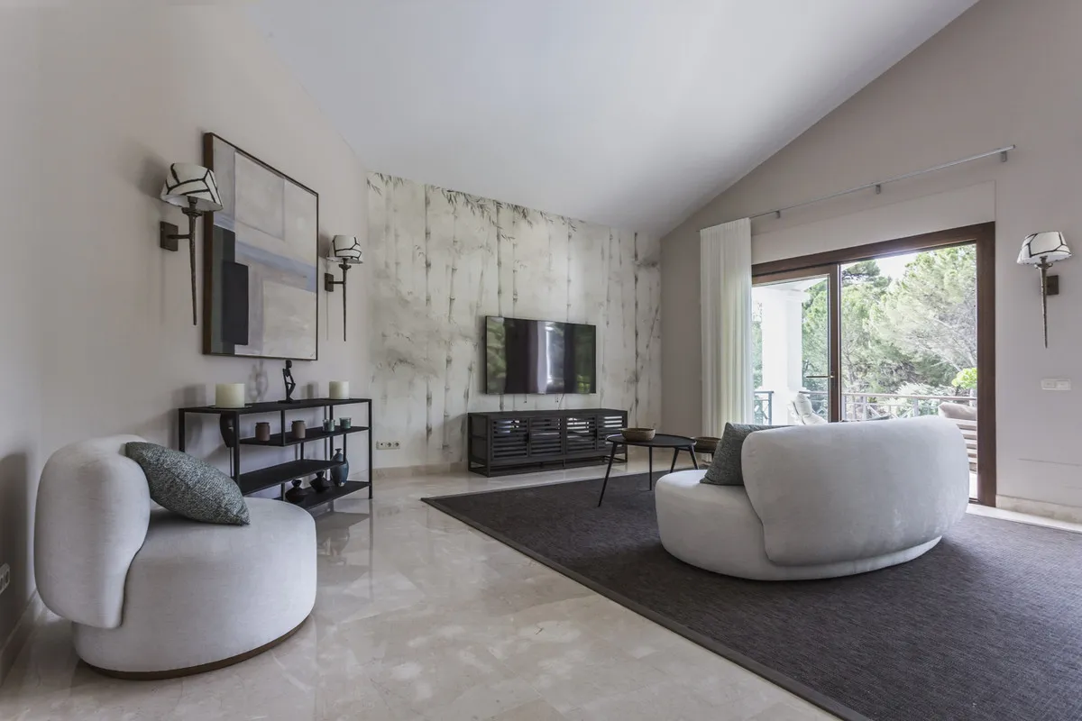 c924840b-4261-44bd-a065-5b940b998944