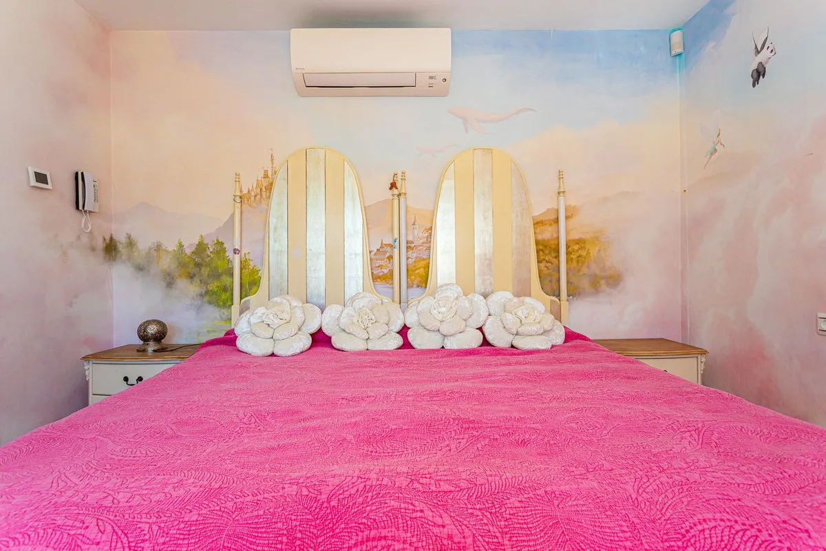 033da04f-83ce-483d-83c2-518b94e98499