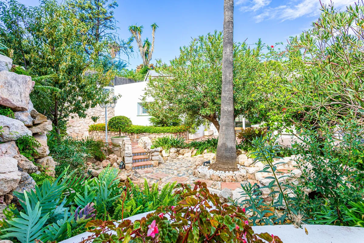 11ca3d5d-b8c7-42b1-8390-0c3a23491a3c