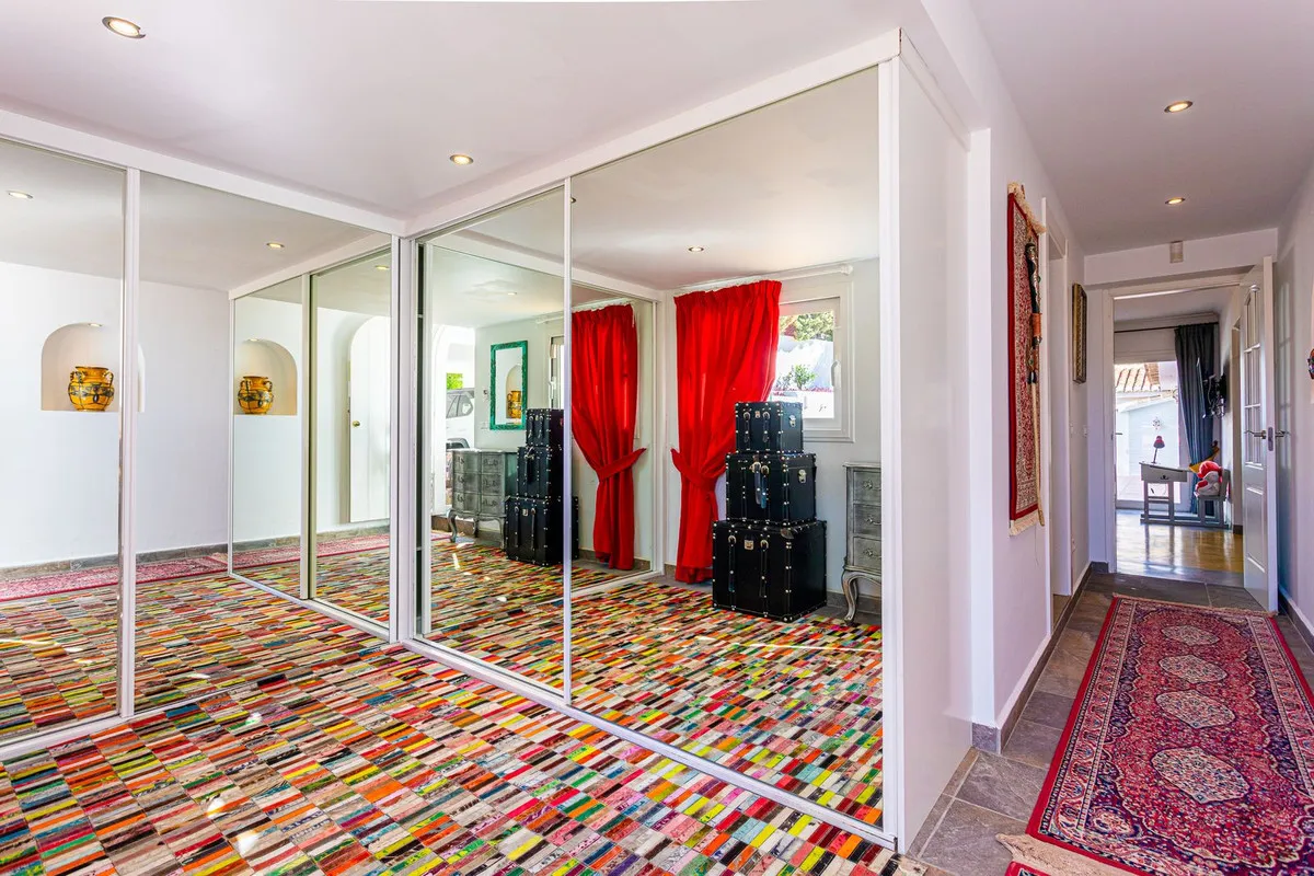 c1594ad1-78f1-4c4e-980b-f0ea7a38cd5d