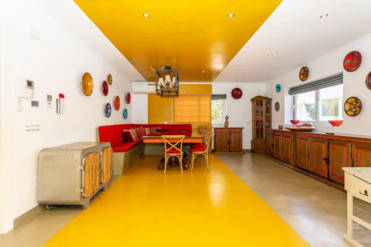 dec55b51-4ef1-4a4c-ba8b-976b2e5eab97