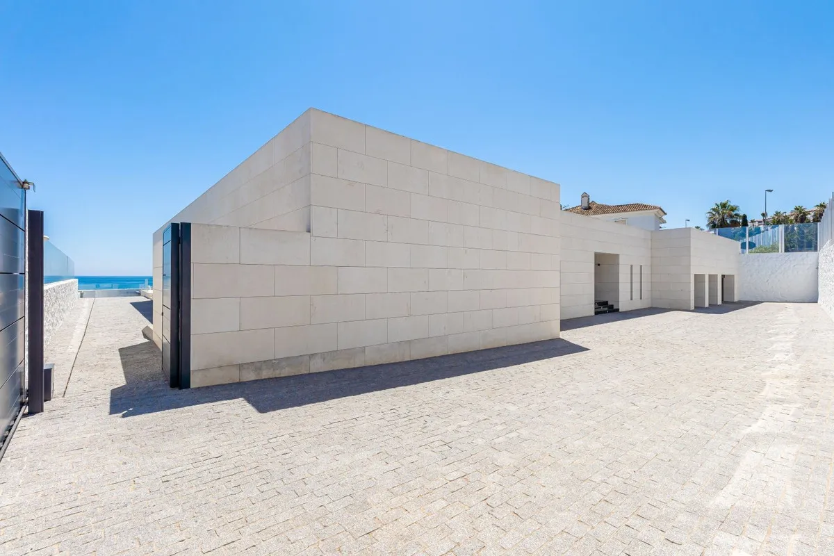 0b3f7685-c5a3-4a73-9b1b-79e0bde6bf6e