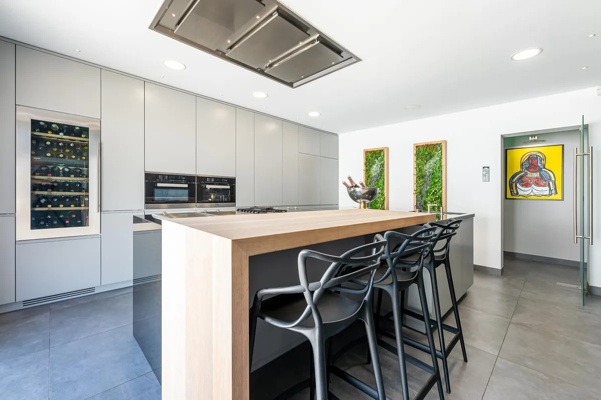 483fc9c6-7150-4d54-a0c7-47983bc9a770