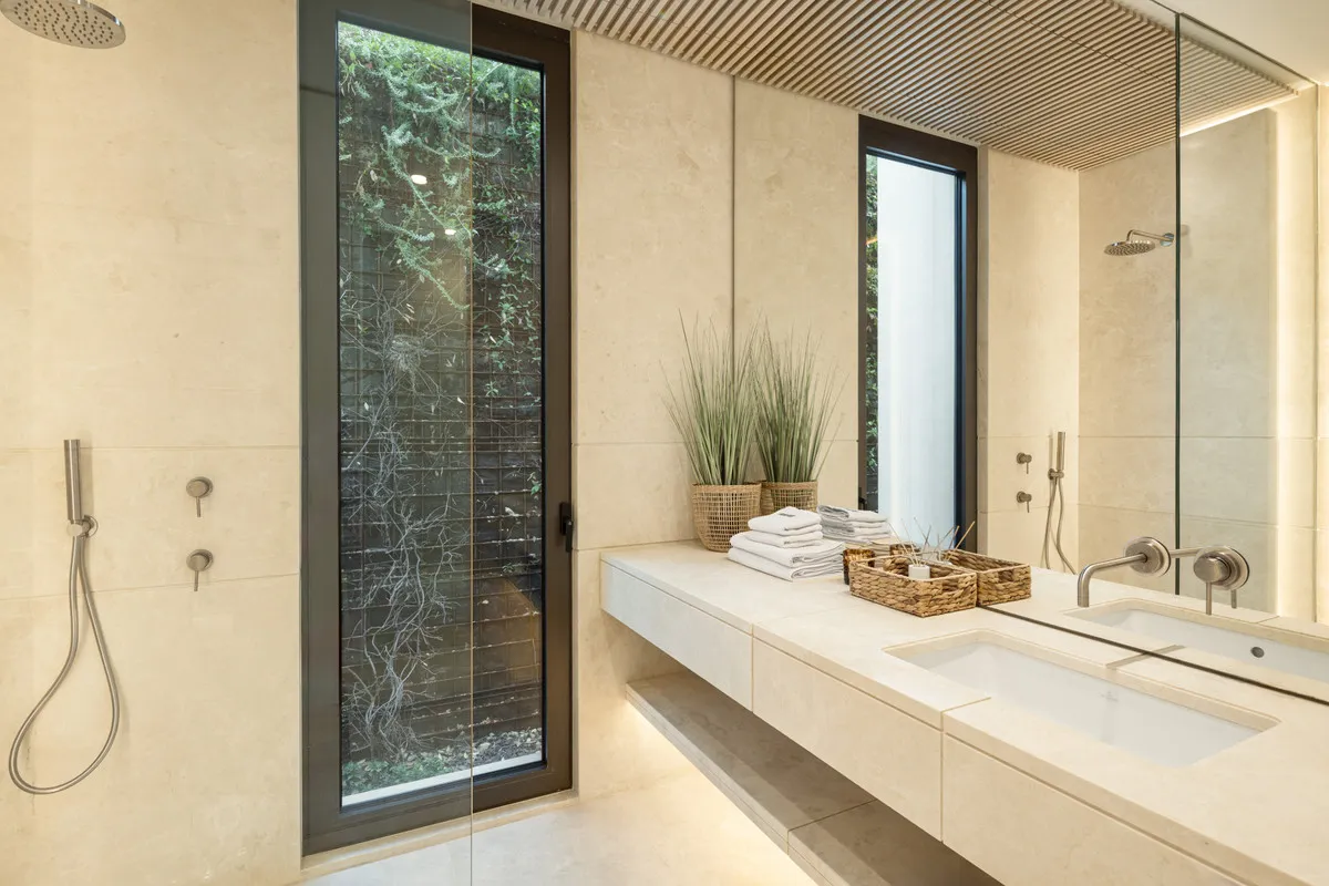 b95f3b88-0267-4824-bc0b-77fc592f20f4