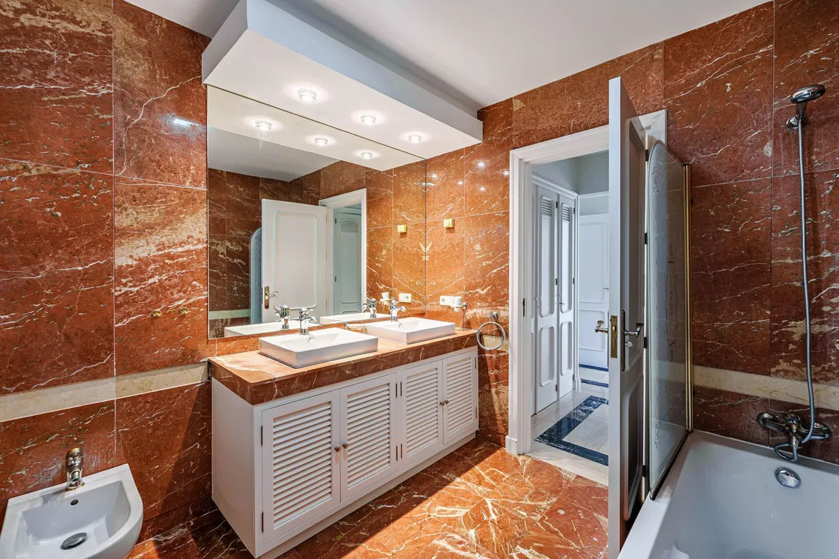 3ef53b9d-7ad0-4df0-bfcb-e69986b1769e