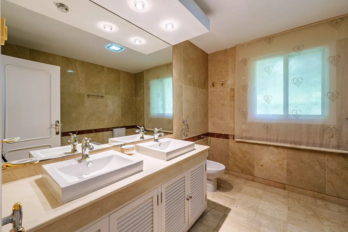 baf7cee0-0cf3-4b81-b456-17a90ce4e51b