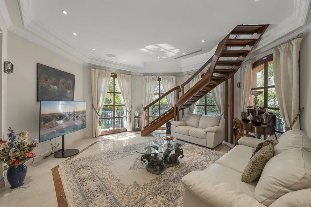 b37a5530-9b53-4a09-b332-1204eabb9d3a