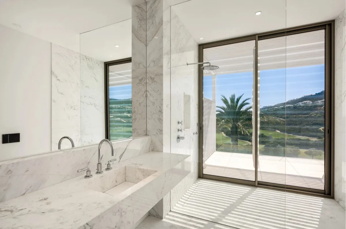 e9e9c334-3149-4215-8ba3-1e5e9d3996d2