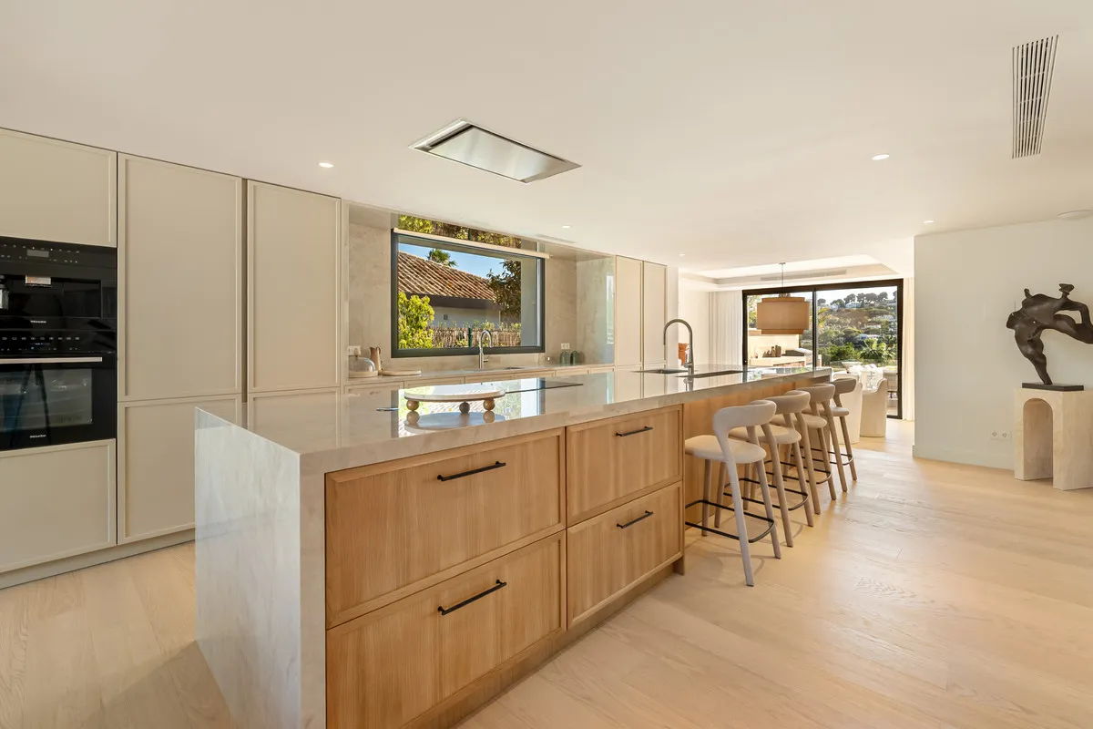 180bd8f6-b6f3-4da2-a658-fa3370ec93c0