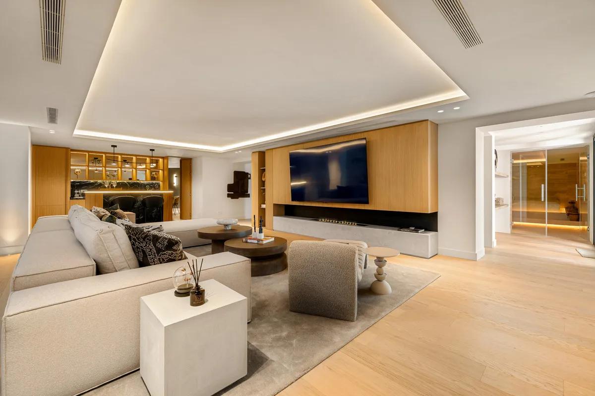 47b10193-78f4-4500-b899-7c221fa33d69