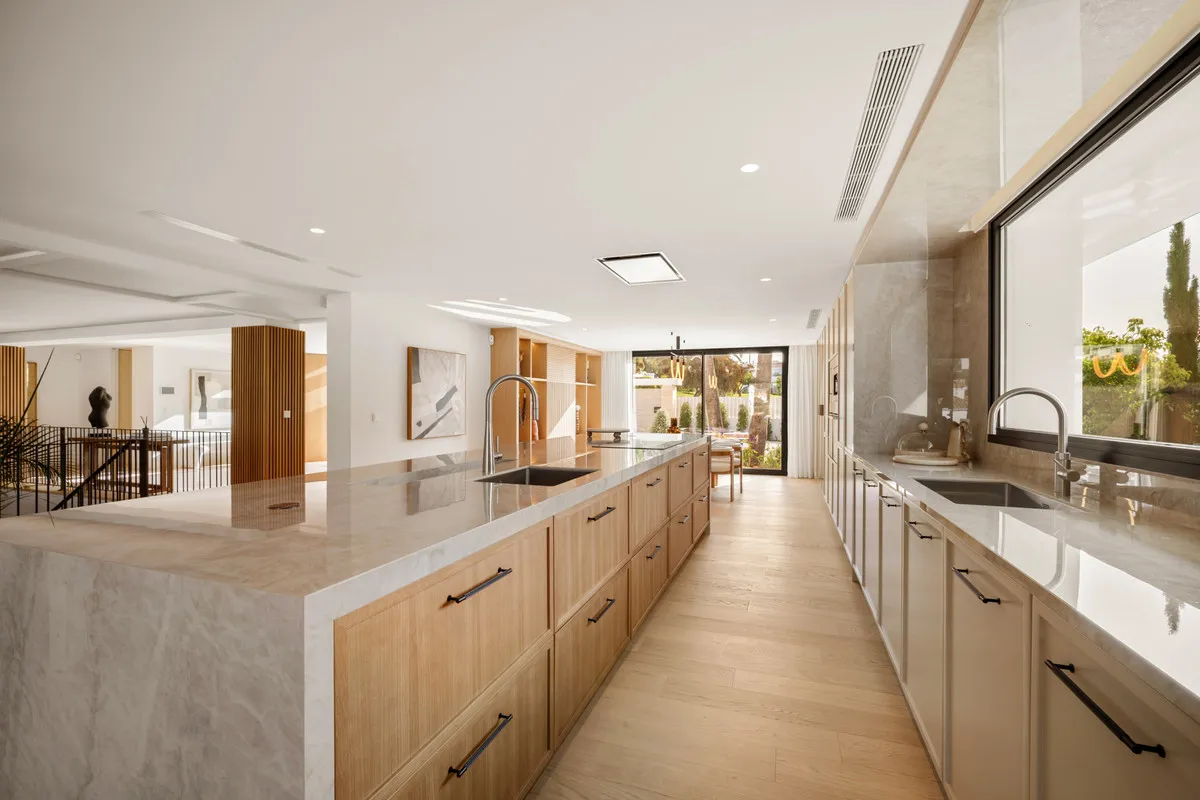 c50738d0-eb00-41d1-ad73-cdcc77ac7f8c