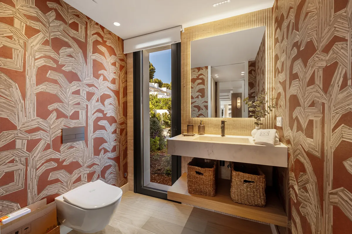 dbeb0b12-5773-471d-93e2-d60d8b54a8ea