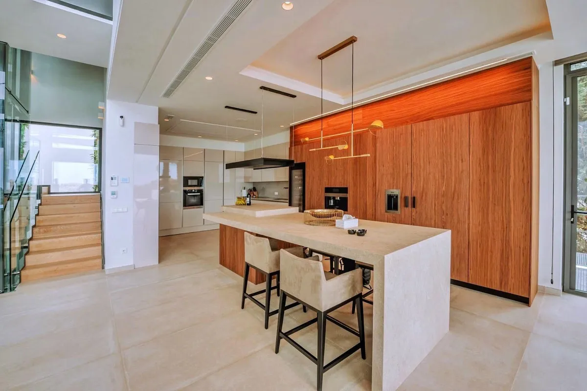 60f62dc7-b043-4c9f-ad19-7aed9102a2a2