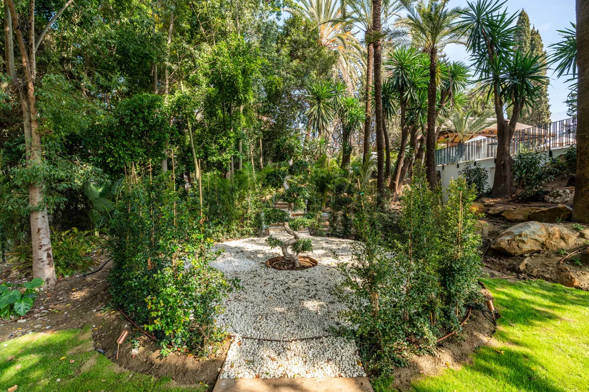 789d63fb-a8d2-48f2-acba-0a012a5b70e8