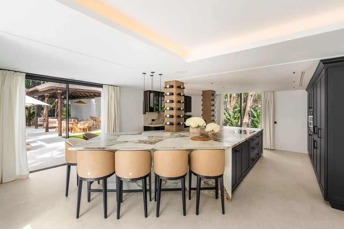 b2ede56e-ae55-4b7c-b4f1-176463e09f5a