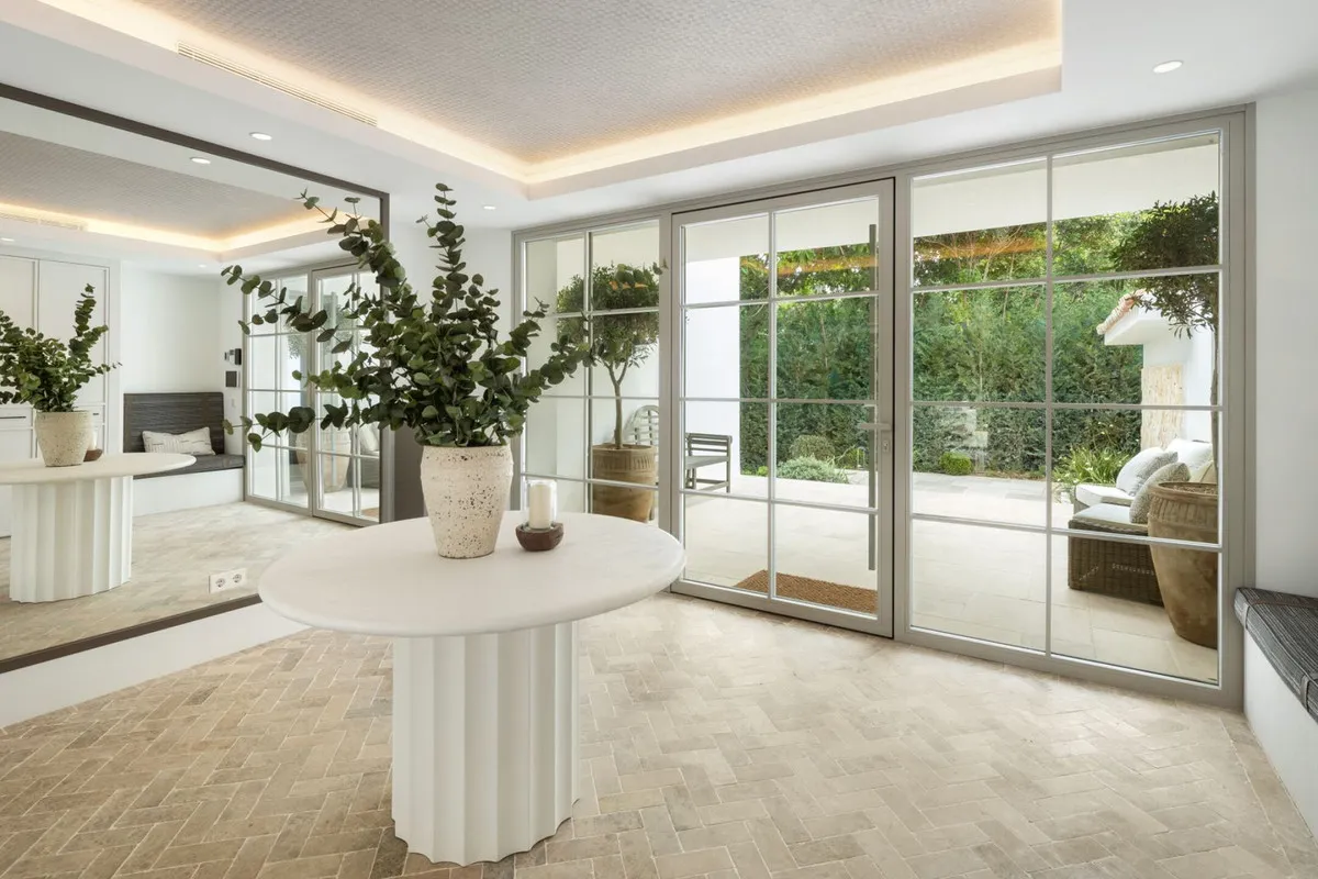 a42b7f52-6b16-4bbc-96cd-73aa060d3a8f