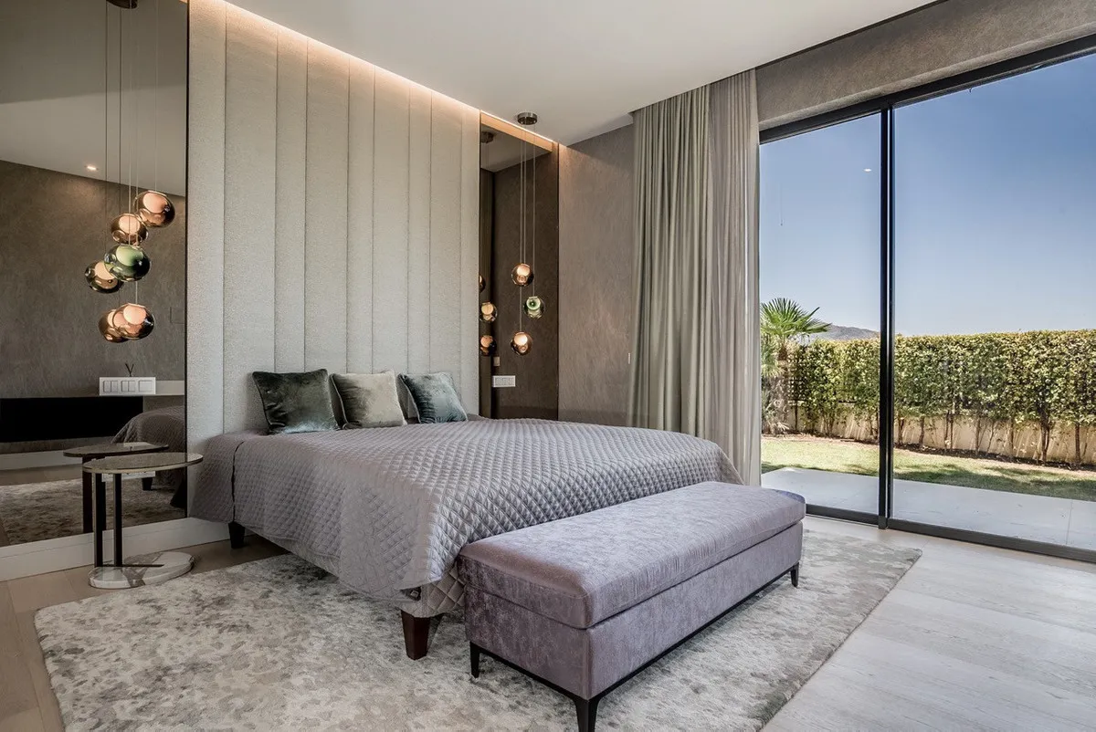 ef28adca-d230-4c5d-bafa-e81aa77d23d6