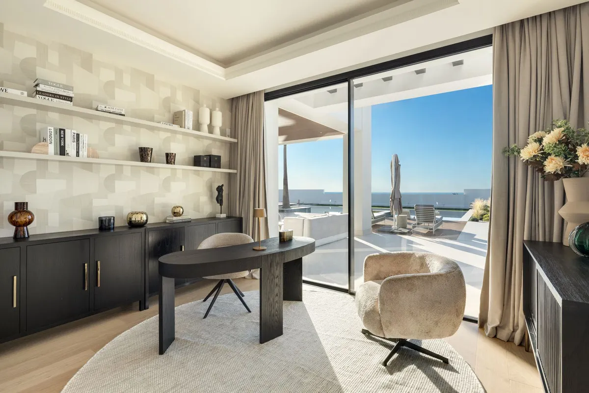 e3943241-7e7b-40ed-b5a9-d2cf9f3a3e74