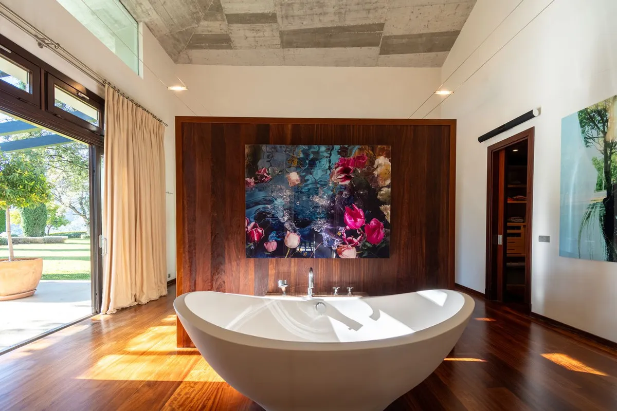 c1bfe246-9f9d-4743-990f-2c48ffe75a26