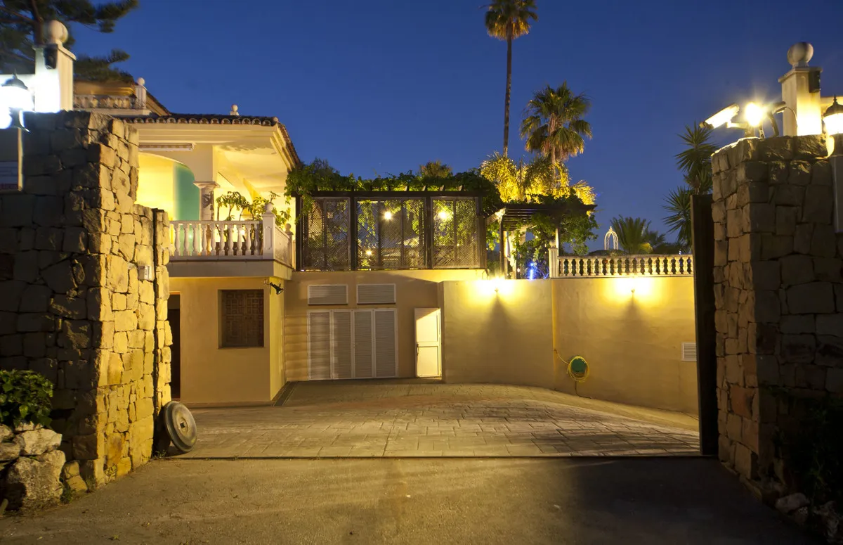 286e3db8-be46-4aae-8efc-8bfccf7f157e