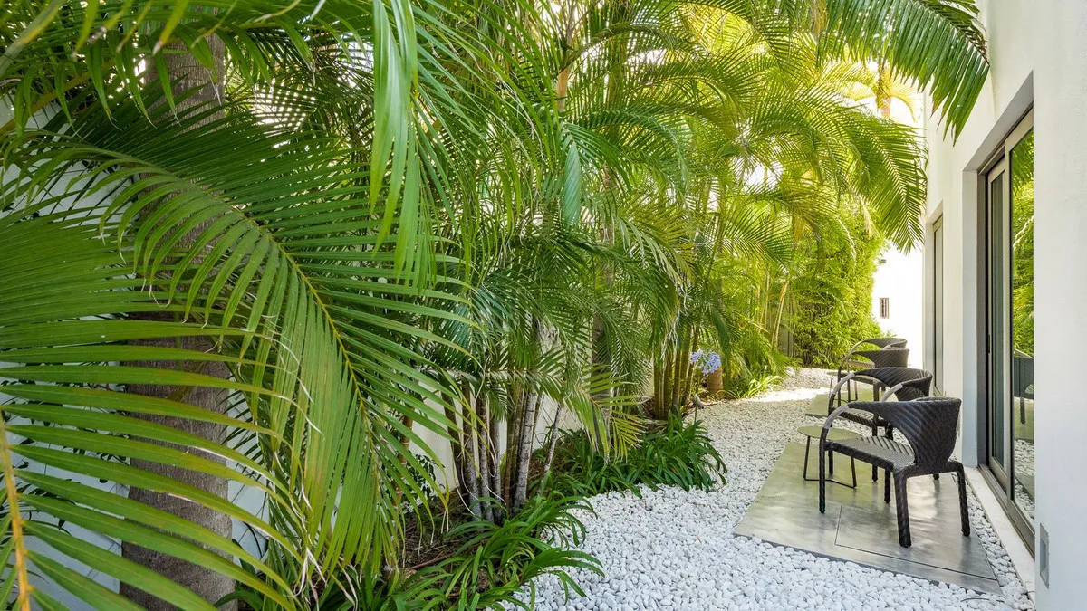 b8e28658-60e6-4f8b-9122-844bcdcea0e7