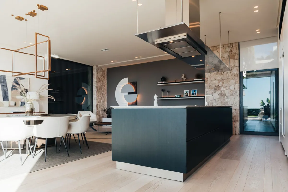 8febb402-93ad-441e-bf2c-1aefe3e429f6