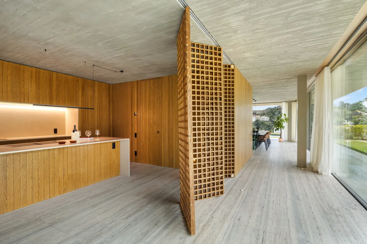 f446eb75-2705-4fe7-bc6e-a74daf3eea91