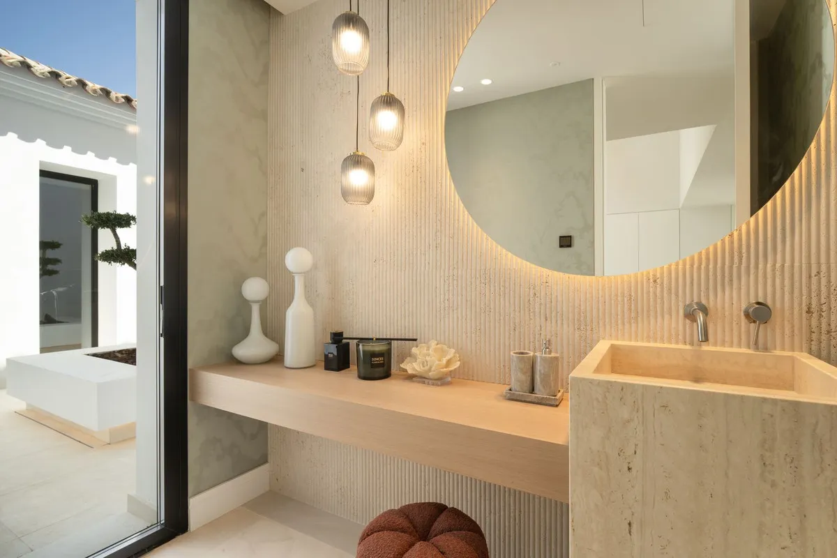 5e695c9a-6836-4313-b2e6-a6ff82d0099f