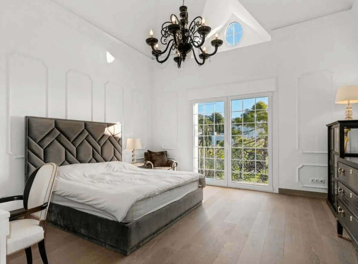 0d605978-be62-4eb2-8ee0-6923a66bfa04